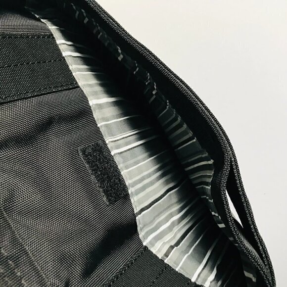 Targus Black Polyester Laptop Bag with Shoulder Strap - Picture 8 of 10